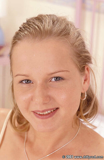 Лена, 25